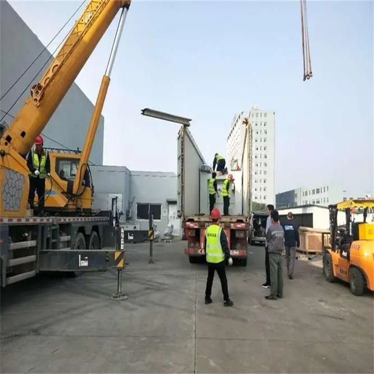 万山如何找到附近的吊车救援服务