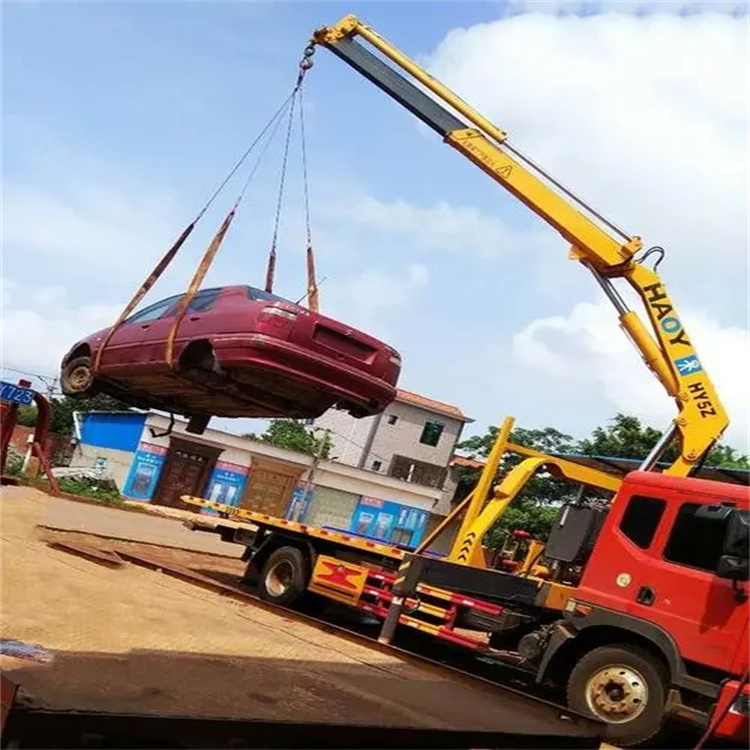 万山吊车吊汽车的正确方法